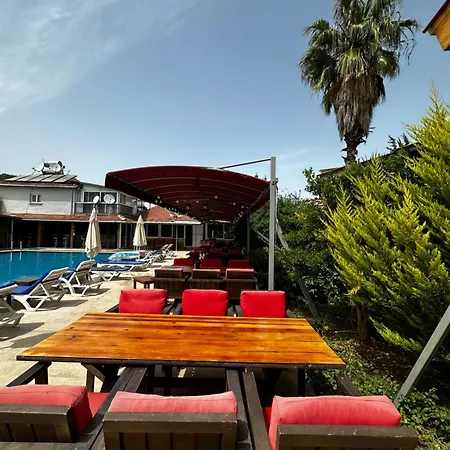 Carmina Hotel 3*