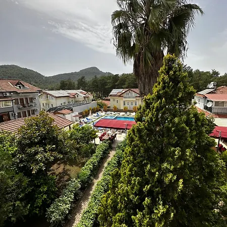 Ξενοδοχείο Carmina 3*