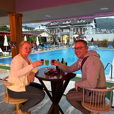 Carmina Hotel 3*